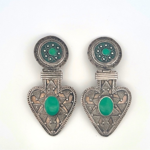 St. Tropez Jewelry - VINTAGE Gas Bijoux St Tropez Silver Green Enamel Clip-on Earring